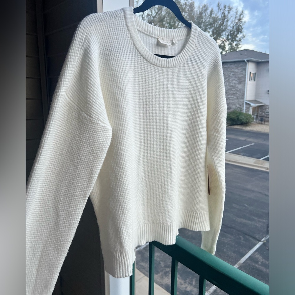 🆕 ✨ CYRUS Ivory Textured Waffle Knit Crewneck Sweater Size L Soft Cozy Classic - Picture 5 of 15